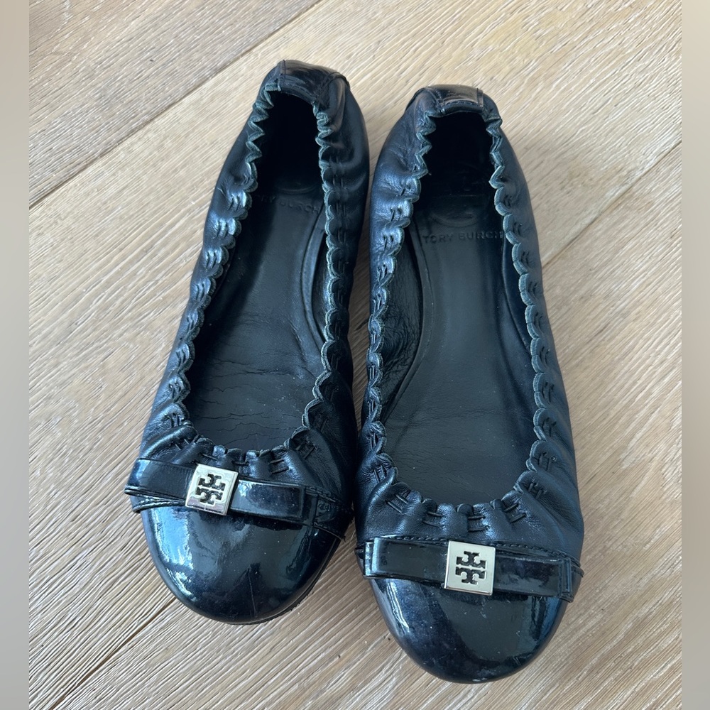 Tory Burch black leather bow accent ballet flats size 6 1/2 excellent condition